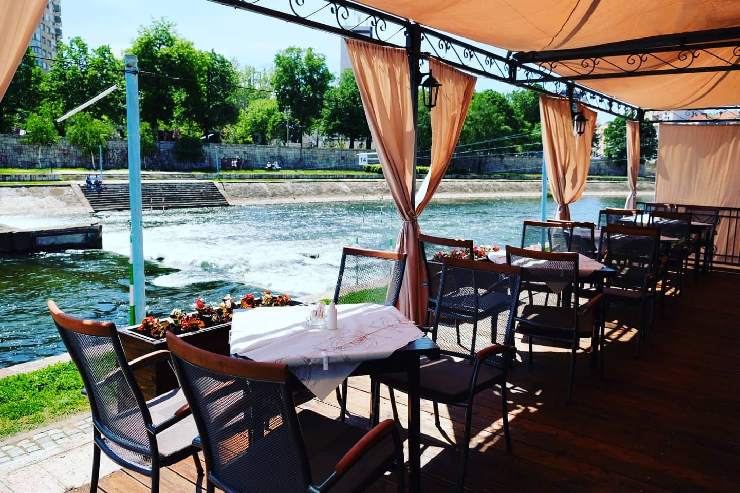 GUSAR RESTORAN